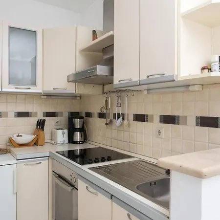 Maria Kolocep - Two Bedroom With Terrace And Garden View Apartman